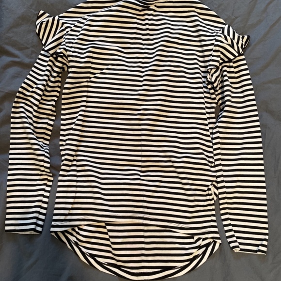 H&M maternity long sleeve - Picture 2 of 3
